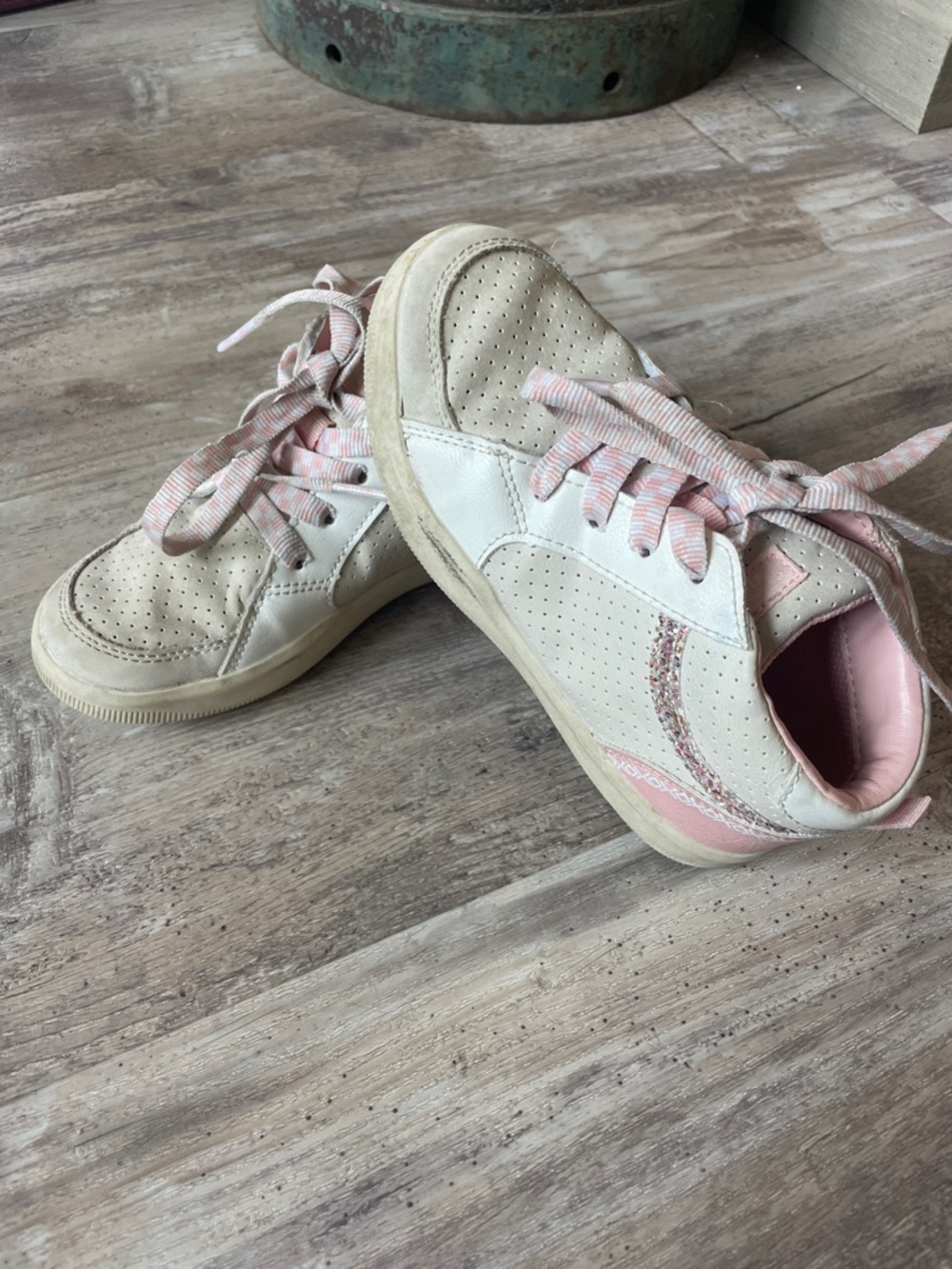 Osh kosh sneakers with glitter
